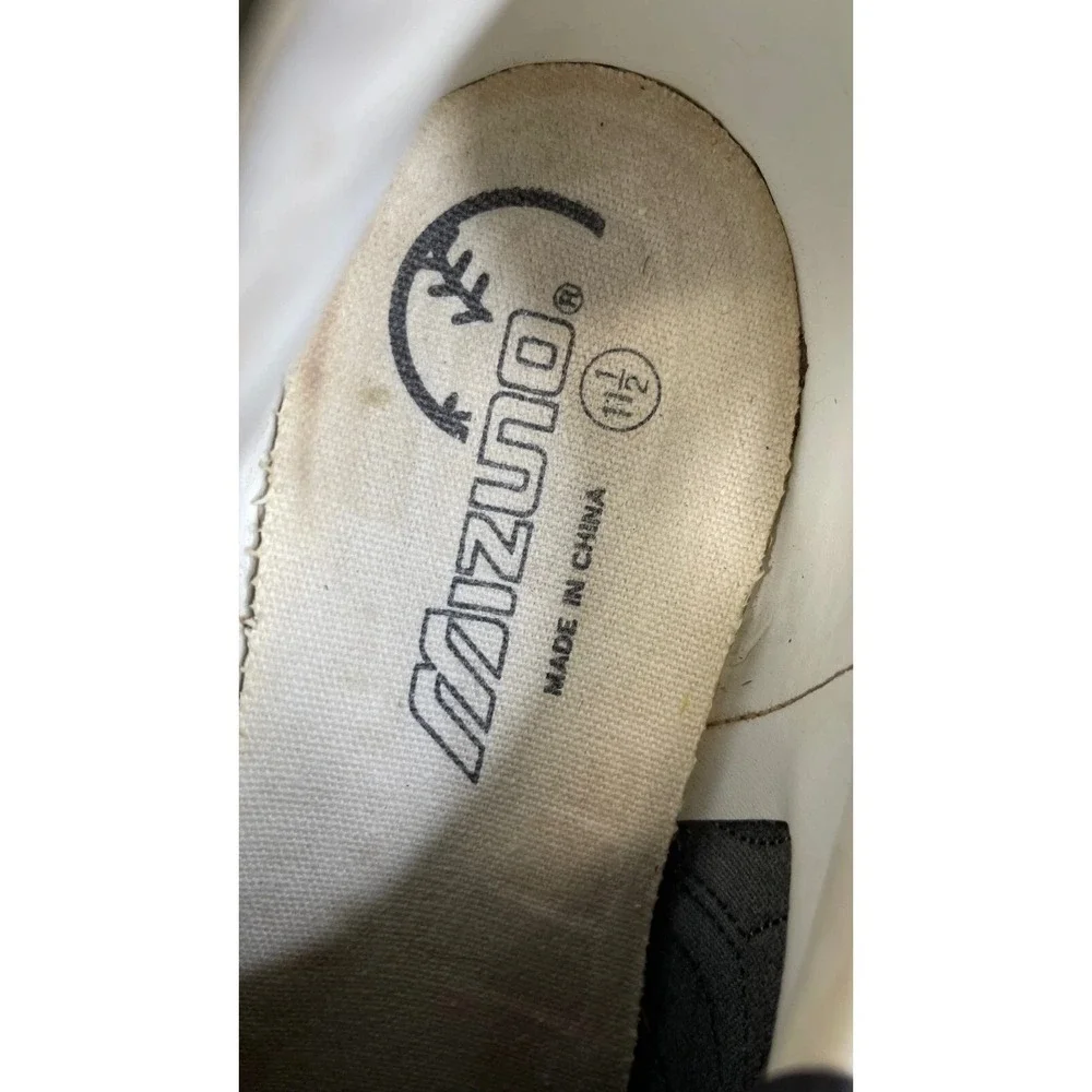 Mizuno football soccer
